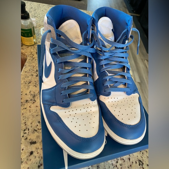 Retro Air Jordan 1 - Picture 3 of 5